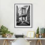 Afbeelding Bridge in Manhattan III deels massief grenenhout - grijs - 70 x 100 cm