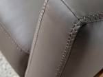 Sitzer-Sofa,gepolstert mit Leder Details