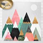 Dreieckige Berge mit Goldspitzen