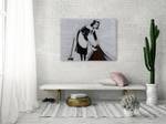 Tableau peint Banksy's Housemaid Noir - Marron - Blanc - Bois massif - Textile - En partie en bois massif - 100 x 75 x 4 cm