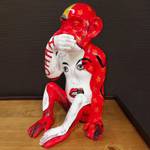 Sculpture singe criant main sur bouche Porcelaine - 28 x 39 x 25 cm
