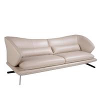 3-Sitzer-Sofa aus Leder und Zierkissen