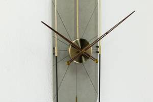 Horloge murale design THE GREY PLANET. Gris - Bois manufacturé - Métal - 20 x 90 x 2 cm