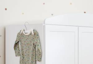 Zimmer Laura groß 3-tlg. Babybett, Wickelkommode & Kleiderschrank 3-türig