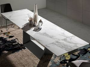 Ausziehbarer Esstisch aus weißem Marmor Schwarz - Weiß - Metall - Porzellan - Stein - 180 x 75 x 90 cm