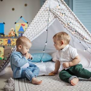 Steckregal Kinderzimmer als Ritterburg Schwarz - Blau - Gelb - Metall - Kunststoff - 110 x 128 x 37 cm