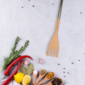 Spatule de cuisine ajourée avec manche Marron - Bois massif - 1 x 37 x 7 cm
