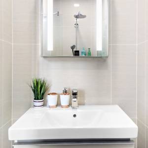 Badezimmerspiegel mit Beleuchtung 60x45 Weiß - Glas - Metall - 45 x 60 x 4 cm