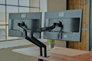 Bürotisch LORA Monitorhalter höhenverst. KAWOLA Schreibtisch LORA Monitorhalterung  höhenverstellbarer 160x85cm Baumkante Nussbaumfarben - Nussbaum Dekor - 85 x 160 cm