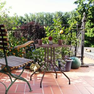 Gartentisch in brauner Rattan-Optik Braun - Metall - Kunststoff - 61 x 75 x 61 cm