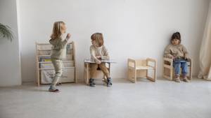 Set mit 2 Montessori-Stühlen Beige - Massivholz - 39 x 39 x 39 cm