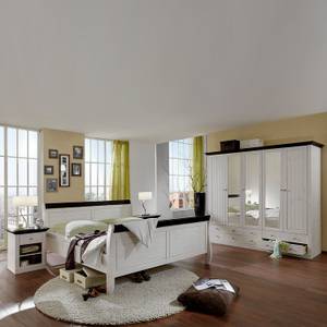 Lyngby slaapkamerset (4-delig) met bed, 2 nachtkastjes en 5-deurs kledingkast