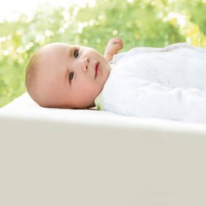 Babykamerset Starter Kit (4-delig) matras, hoofdkussen, dekbed, hemelstang en 2 hoeslakens