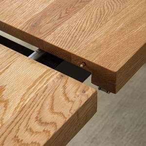 Table Woodha X Chêne massif / Acier - Chêne - Largeur : 160 cm - Avec rallonge centrale et plateaux insérés - Noir