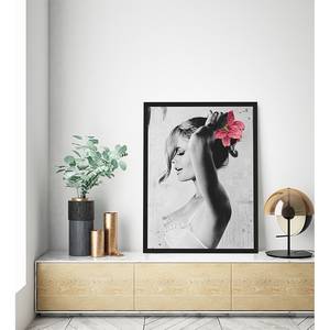 Poster con cornice Girl with Curl IV Faggio massello / Plexiglas - 73 x 93 cm