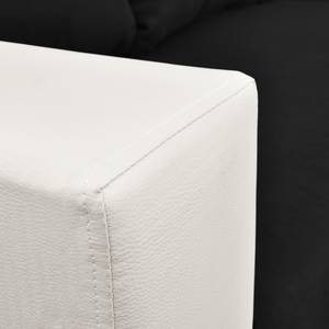 Canapé d’angle Drayton Imitation cuir / Microfibre - Cuir Soka / Microfibre Miako: Blanc / Noir - Méridienne longue à droite (vue de face) - Sans repose-pieds