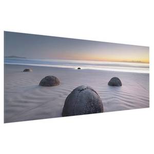 Glasbild Moeraki Boulders Neuseeland Mehrfarbig - 125 x 50 x 0,4 cm