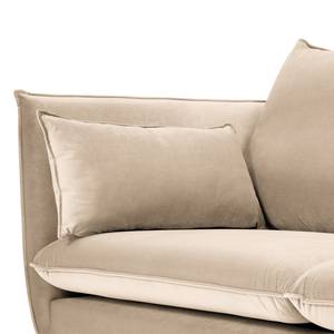 Ecksofa Amandola mit Ottomane Samt Ravi: Creme - Longchair davorstehend rechts