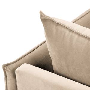 Ecksofa Amandola mit Ottomane Samt Ravi: Creme - Longchair davorstehend rechts