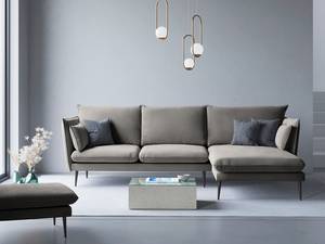 Ecksofa Amandola mit Ottomane Samt Ravi: Taupe - Longchair davorstehend rechts