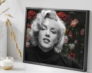 Bild Marilyn Monroe with Flowers Buche Massiv / Acrylglas - Schwarz - 42 x 52 cm