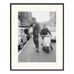 Quadro Clint Eastwood Takes a Skateboard Faggio massello / Vetro acrilico - Nero - 52 x 62 cm