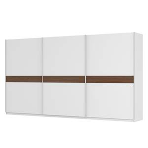 Schwebetürenschrank SKØP Alpinweiß / Nussbaum Royal Dekor - 405 x 222 cm - 3 Türen - Comfort