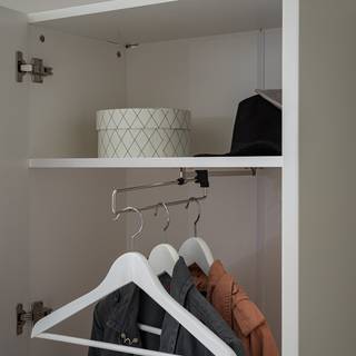 Garderobenschrank LINDHOLM Eiche massiv - Matt Weiß - Weiß