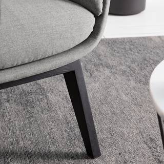 Poltrona GARBO con piedi in legno Tessuto Milan: grigio chiaro - Nero
