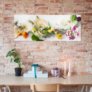 Glasbild Frische Kräuter mit Essblüten Mehrfarbig - 125 x 50 x 0,4 cm - 125 x 50 cm