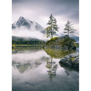 Fotomurale Montagne nebbiose e lago Tessuto non tessuto - Verde / Grigio / Blu - 1,92cm x 2,6cm