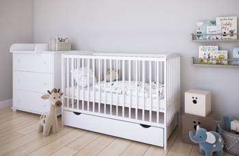 Babybett und Wickelkommode