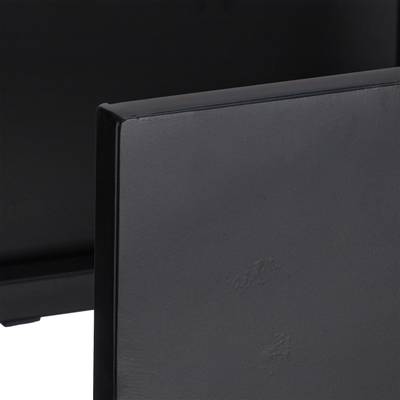 Schwarzes Kaminholzregal mit Besteck