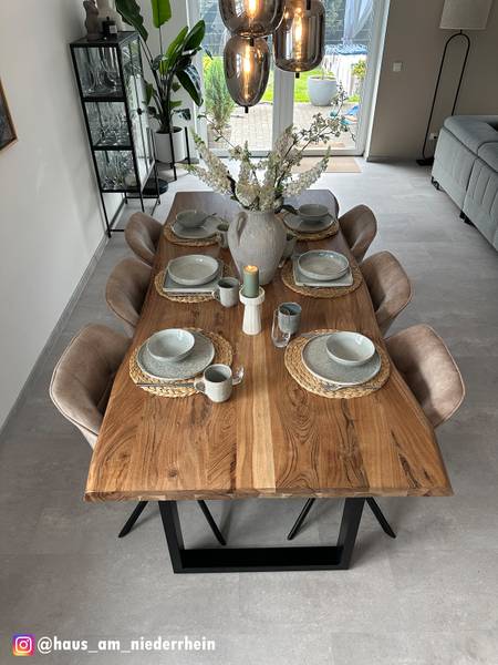 Massiver Baumkanten-Esstisch KAPRA Akazie Braun - 220 x 100 cm - Schwarz - U-Form - Tischplattenstärke: 5 cm
