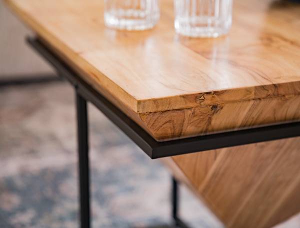Massiver Couchtisch ITURU Akazie / Schwarz