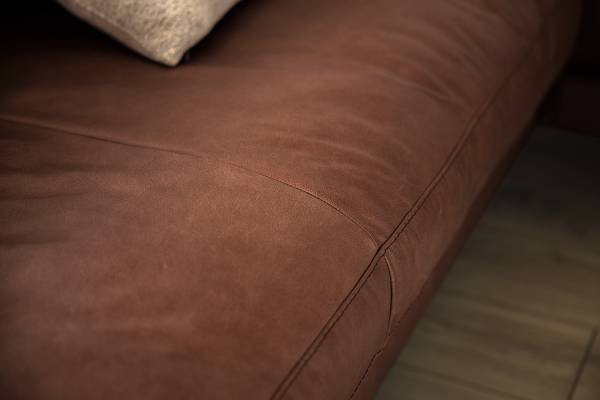 Ecksofa NORLICK Echtleder Arelia: Muskat - Longchair davorstehend rechts