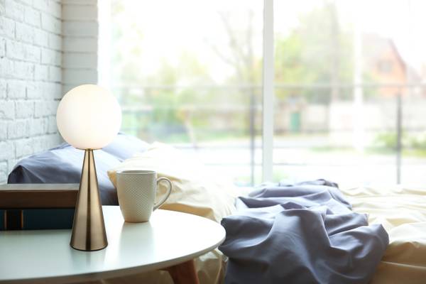 Lampada da tavolo Pinpal Vetro opalino / Ferro - 1 punti luce - Ottone