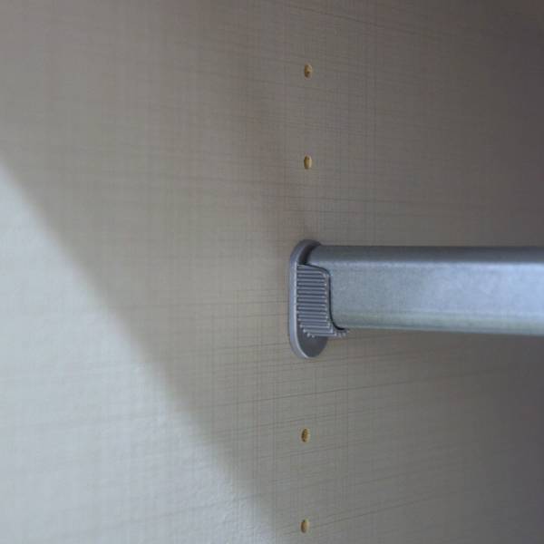 Armadio battente Cottbus grigio Sahara / grafite - Larghezza: 135 cm - Con ante a specchio