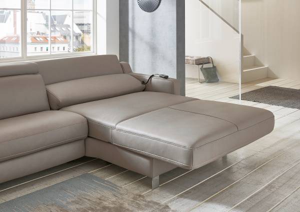 Ecksofa SC Plus mit opt. Relaxfunktion Longchair davorstehend rechts - Kopfstütze verstellbar - Relaxfunktion