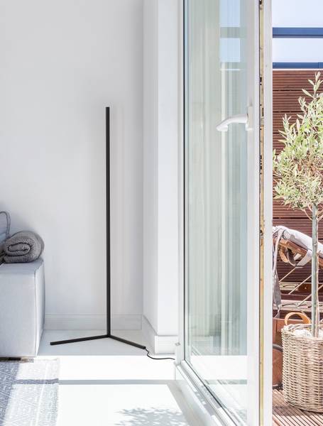 Lampadaire V-Line aluminium - noir
