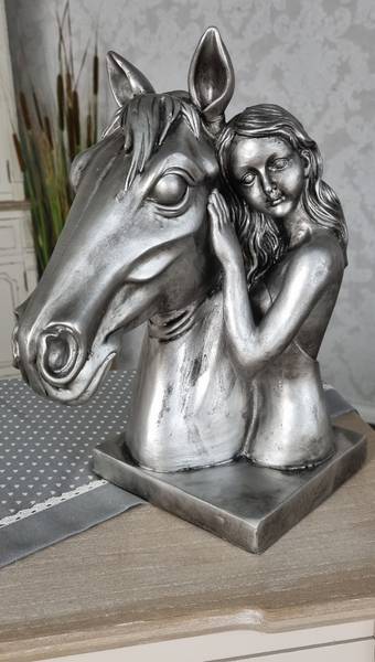 Figur Pferdekopf mit Mädchen Kunstharz - Silber