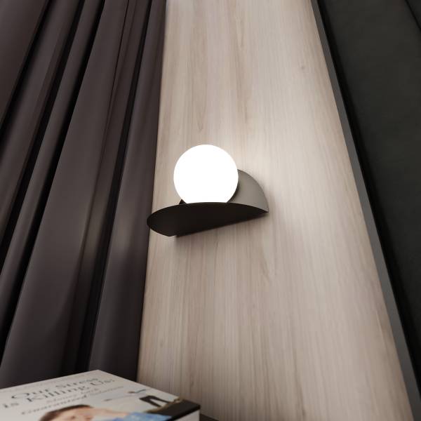 Wandlamp Form type B staal/opaalglas - zwart metaal/wit opaalglas
