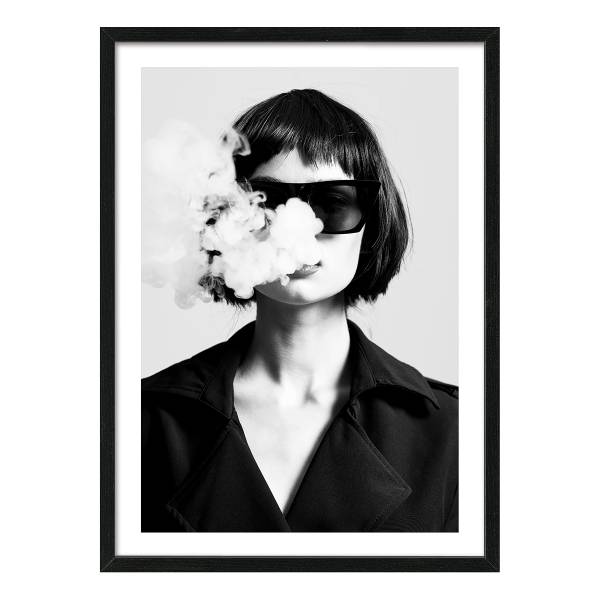 Bild Smoking Girl I Floatglas - Grau / Schwarz
