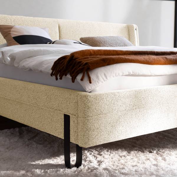 Gestoffeerd bed Arkuda structuurstof Purna: crèmekleurig - 180 x 200 cm