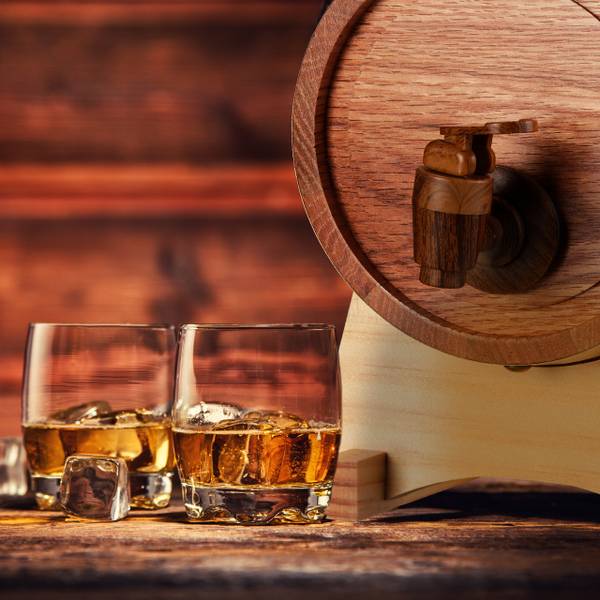 Schnapsfass aus Eichenholz Braun - Gold - Aluminium - 16 x 23 x 24 cm