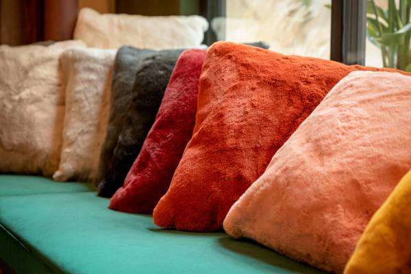 Kussenhoes Zaya bourgondisch rood