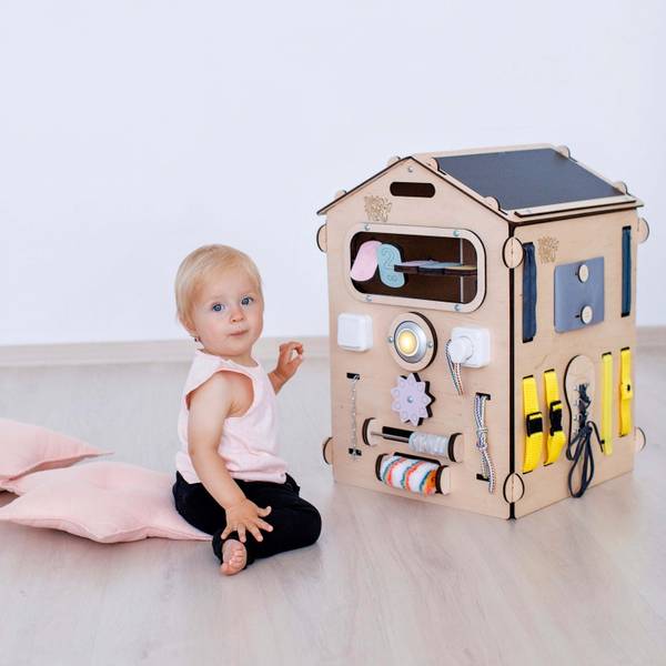 BusyHouse Montessori-Aktivitätshaus Pink - Holzwerkstoff - 40 x 60 x 40 cm
