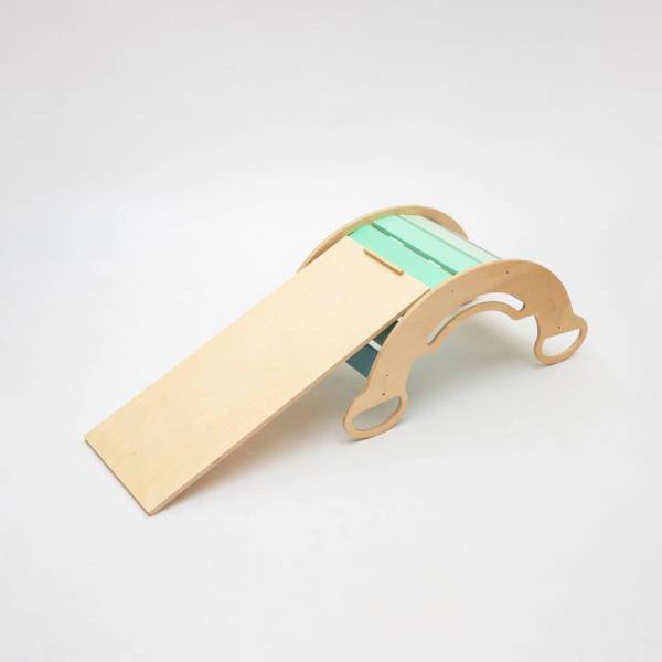 Montessori-Balancewippe mit Kletterbrett Grün - Holzwerkstoff - 43 x 41 x 91 cm