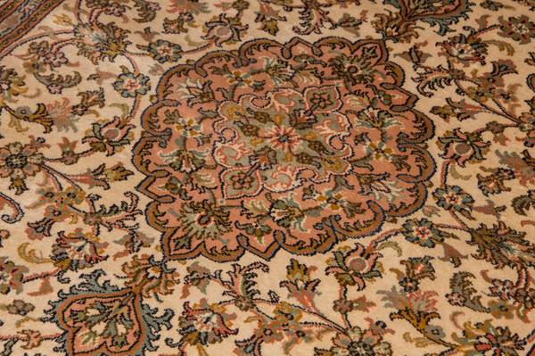 Handgeknüpft Kurzflorteppiche Beige - Seide - 124 x 1 x 184 cm