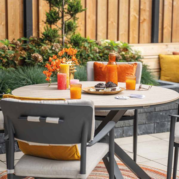 Tuintafel Tulli bruin - kunststof - 122 x 75 x 122 cm